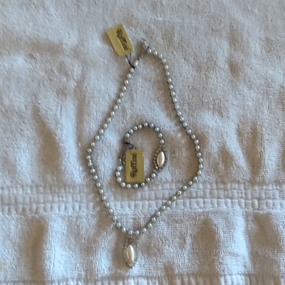 Necklace and bracelet set